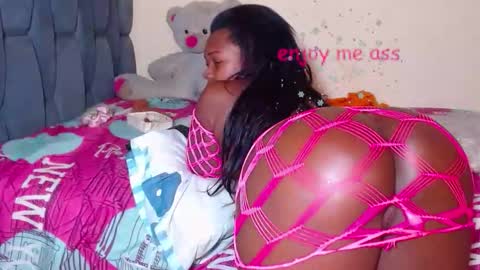 Snapshot of yanniiz chatting on 02.25.26 yanniiz online show from 02.25.26