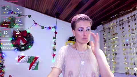 Snapshot of yasmin_goldenst chatting on 12.27.24 Yasemin online show from 12.27.24