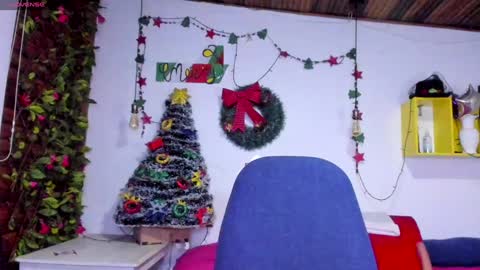 Snapshot of yasmin_goldenst chatting on 12.30.24 Yasemin online show from 12.30.24