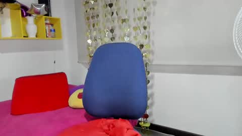 Snapshot of yasmin_goldenst chatting on 02.01.25 Yasemin online show from 02.01.25