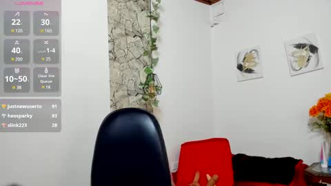 Snapshot of yasmin_goldenst chatting on 02.13.25 Yasemin online show from 02.13.25