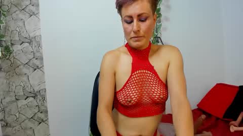 Snapshot of yasmin_goldenst chatting on 02.16.25 Yasemin online show from 02.16.25