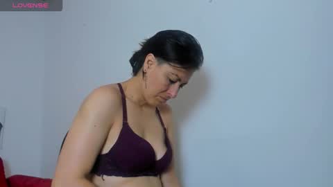 Yasemin online show from 11.13.25