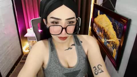 Snapshot of yassiered chatting on 09.14.25 yassiered online show from 09.14.25