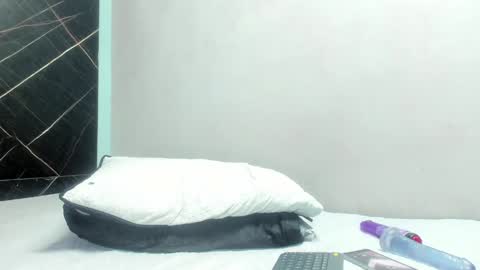 Snapshot of yaya____ chatting on 01.14.25 yaya____ online show from 01.14.25