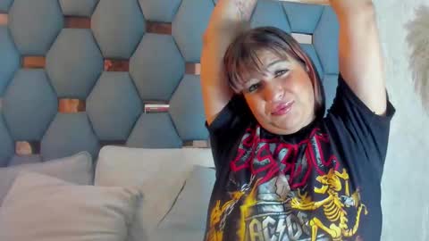 yayi derek  online show from 10.21.25