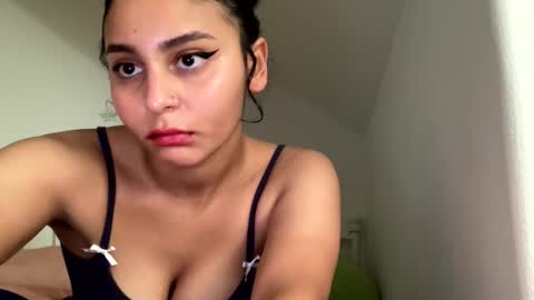 yazzydeleon online show from 11.11.25