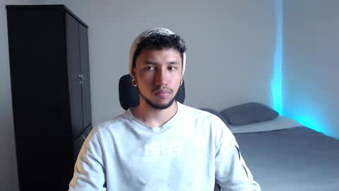 Snapshot of yeff_stone chatting on 09.29.25 yeff online show from 09.29.25