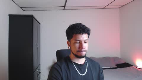 Snapshot of yeff_stone chatting on 10.06.25 yeff online show from 10.06.25