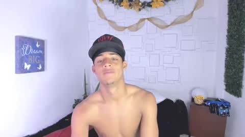 Snapshot of yeison_77 chatting on 12.14.24 yeison_77 online show from 12.14.24