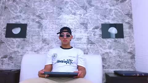 Snapshot of yeisonbrown chatting on 11.12.25 Yeison online show from 11.12.25