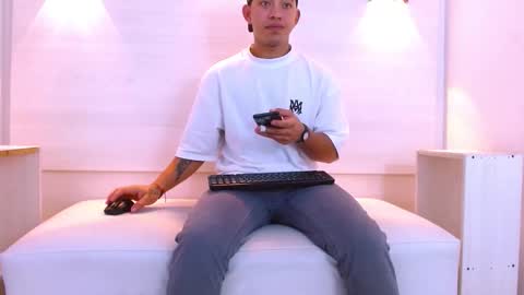 Snapshot of yeisonbrown chatting on 11.13.25 Yeison online show from 11.13.25