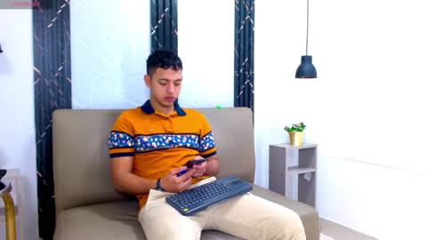 Snapshot of yeisonbrown chatting on 11.17.25 Yeison online show from 11.17.25