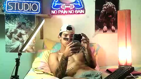 Snapshot of yeisoncastellanos1999 chatting on 11.07.25 yeisoncastellanos1999 online show from 11.07.25