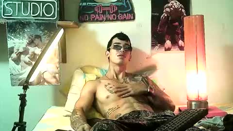 Snapshot of yeisoncastellanos1999 chatting on 11.11.25 yeisoncastellanos1999 online show from 11.11.25