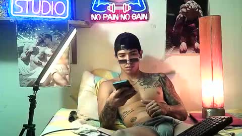 Snapshot of yeisoncastellanos1999 chatting on 11.11.25 yeisoncastellanos1999 online show from 11.11.25