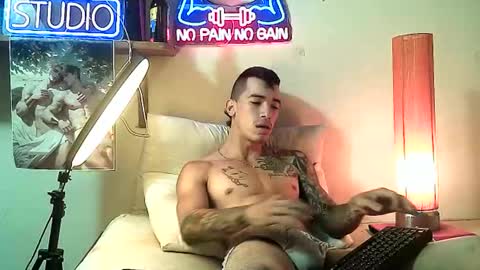 Snapshot of yeisoncastellanos1999 chatting on 12.05.25 yeisoncastellanos1999 online show from 12.05.25