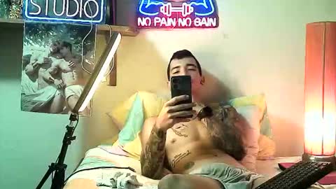 Snapshot of yeisoncastellanos1999 chatting on 12.18.25 yeisoncastellanos1999 online show from 12.18.25