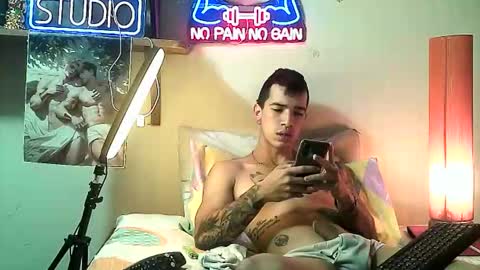 Snapshot of yeisoncastellanos1999 chatting on 12.21.25 yeisoncastellanos1999 online show from 12.21.25