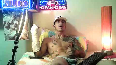 Snapshot of yeisoncastellanos1999 chatting on 01.08.26 yeisoncastellanos1999 online show from 01.08.26