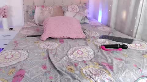 yellow_lily online show from 01.20.25