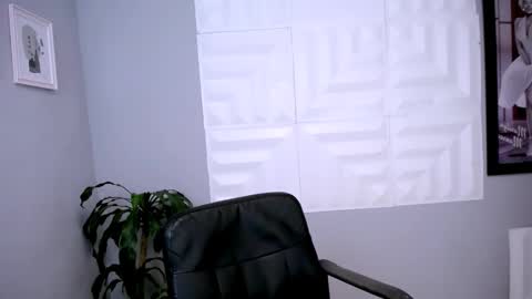 Snapshot of yemfairymcry chatting on 02.04.26 YEM online show from 02.04.26