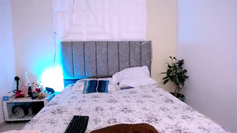 Snapshot of yemfairymcry chatting on 02.08.26 YEM online show from 02.08.26