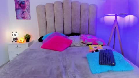Snapshot of yensy_hott chatting on 07.17.26 yensy_hott online show from 07.17.26