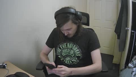 Snapshot of yeovil_alex chatting on 12.29.24 Alex online show from 12.29.24