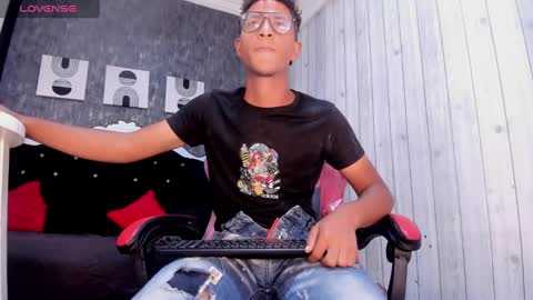 M O R E N O online show from 10.10.25