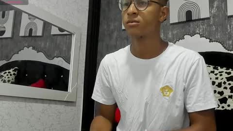 M O R E N O online show from 10.12.25