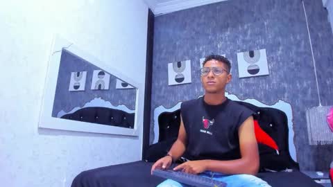 M O R E N O online show from 10.14.25