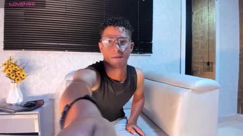 M O R E N O online show from 10.17.25