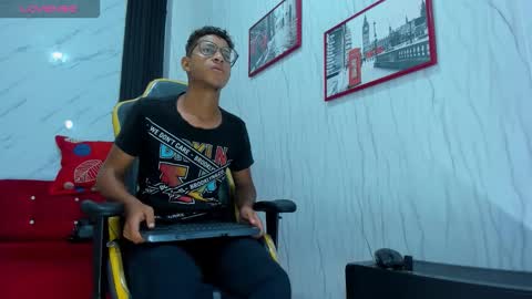 M O R E N O online show from 10.22.25