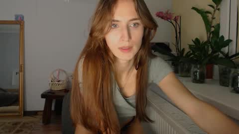 Snapshot of yes_to_heaven chatting on 11.08.25 Zoe online show from 11.08.25