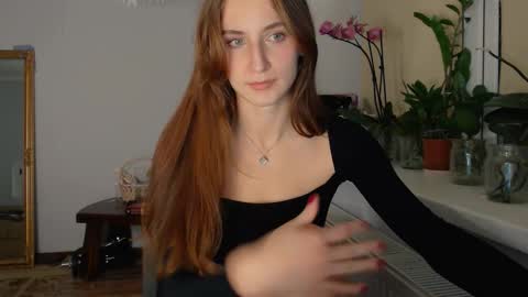 Snapshot of yes_to_heaven chatting on 11.18.25 Zoe online show from 11.18.25