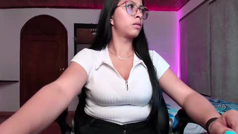 Snapshot of yesie_hot2 chatting on 02.24.25 yesie_hot2 online show from 02.24.25