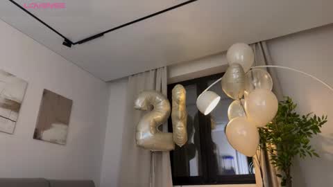 Snapshot of yessasha1 chatting on 12.17.25 Amy online show from 12.17.25