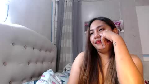 Snapshot of yhang_slut chatting on 12.02.24 yhang_slut online show from 12.02.24