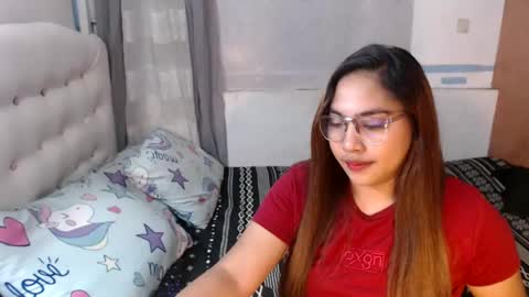 Snapshot of yhang_slut chatting on 12.07.24 yhang_slut online show from 12.07.24
