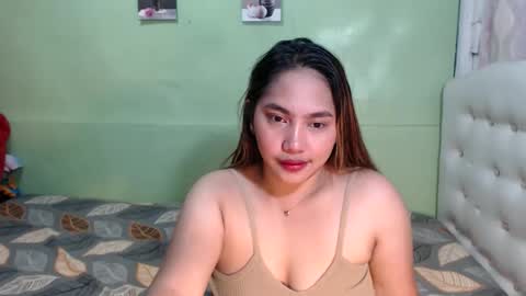 Snapshot of yhang_slut chatting on 09.15.25 yhang_slut online show from 09.15.25