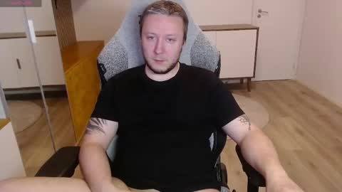 Snapshot of yhdxhy chatting on 04.30.26 James online show from 04.30.26