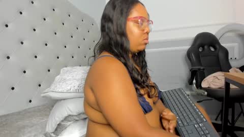 Snapshot of yiseth_02 chatting on 01.31.25 roxie reyes online show from 01.31.25
