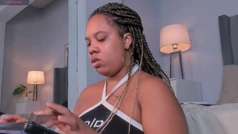 Snapshot of yiseth_02 chatting on 09.21.25 roxie reyes online show from 09.21.25