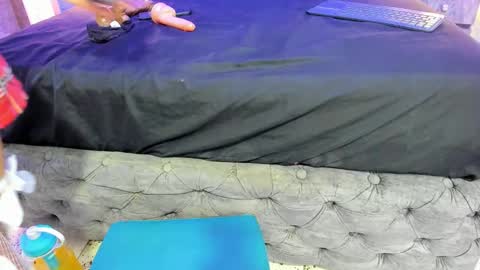 yiyisandoval online show from 11.14.25