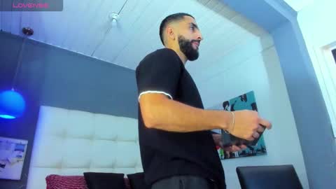 Yiyo online show from 12.18.25