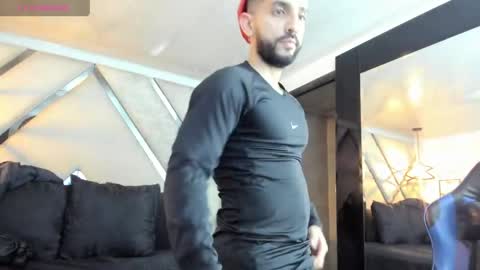 Yiyo online show from 04.21.26