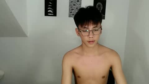 Snapshot of ynotyu chatting on 05.17.26 ynotyu online show from 05.17.26