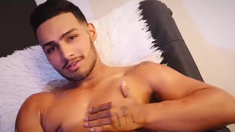 Snapshot of yoi_olimpo chatting on 02.18.25 Yoi Olimpo online show from 02.18.25