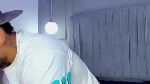 Snapshot of yoi_olimpo chatting on 02.21.25 Yoi Olimpo online show from 02.21.25